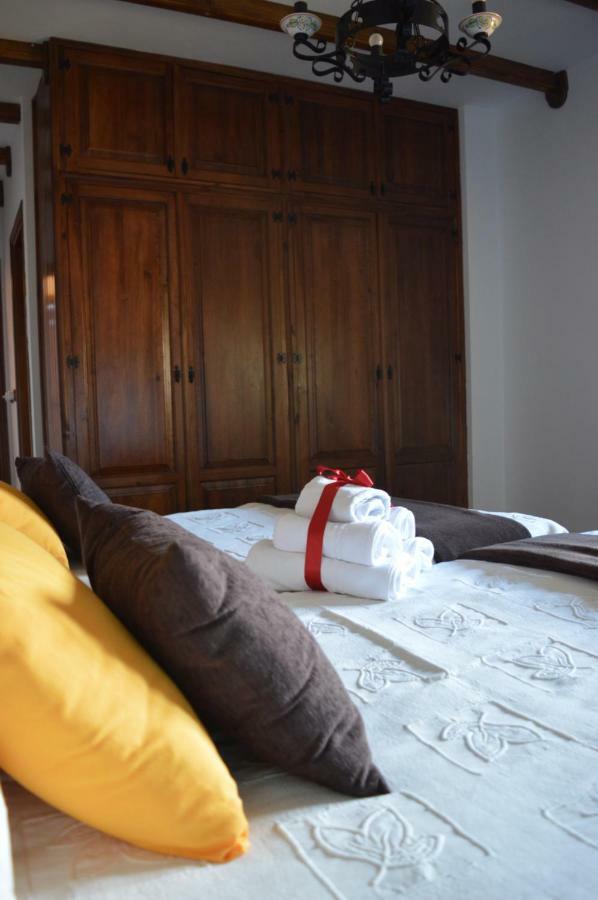 Las Estrebedes Casa Rural Guest House Caminomorisco Exterior photo