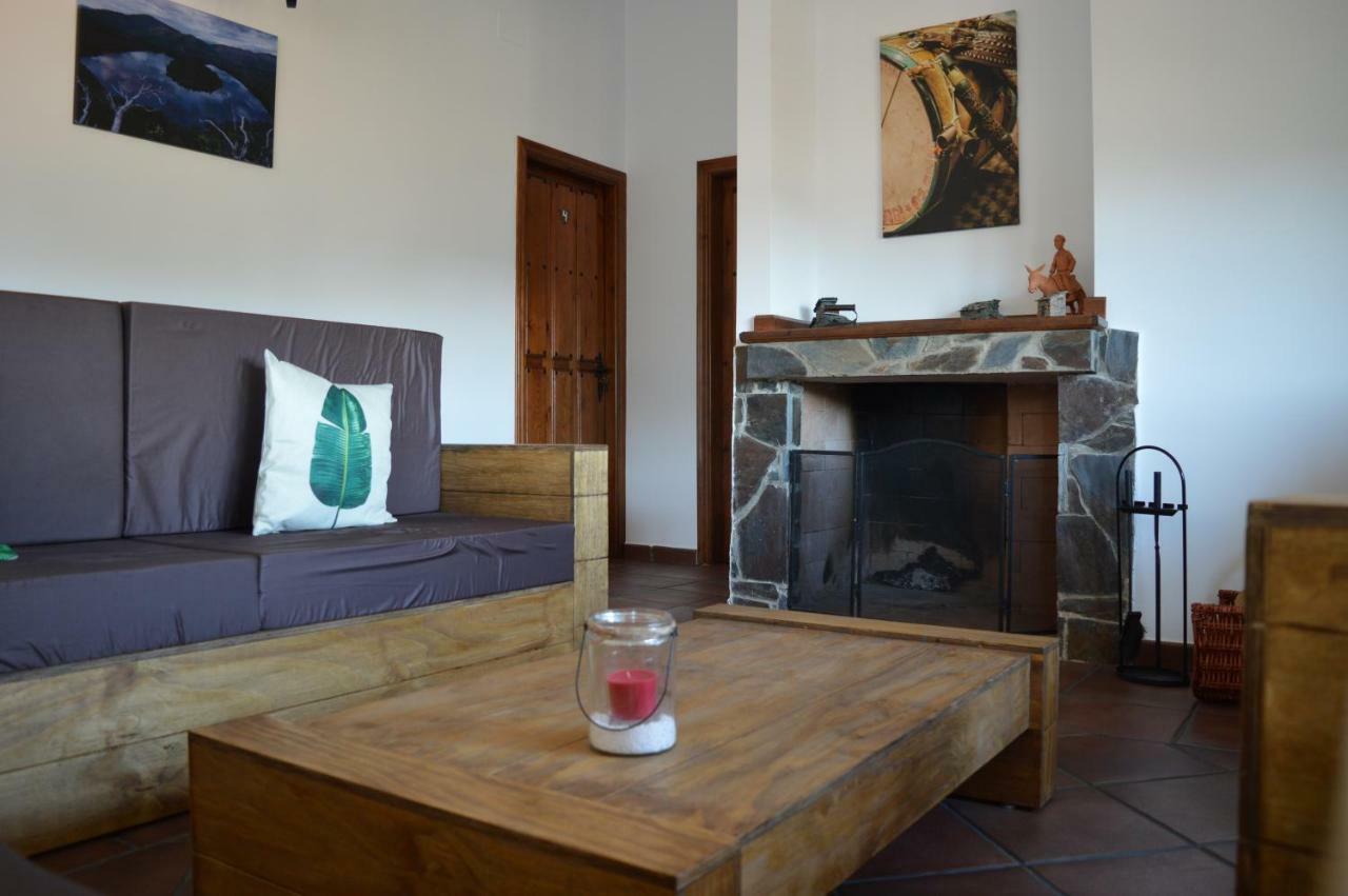 Las Estrebedes Casa Rural Guest House Caminomorisco Exterior photo